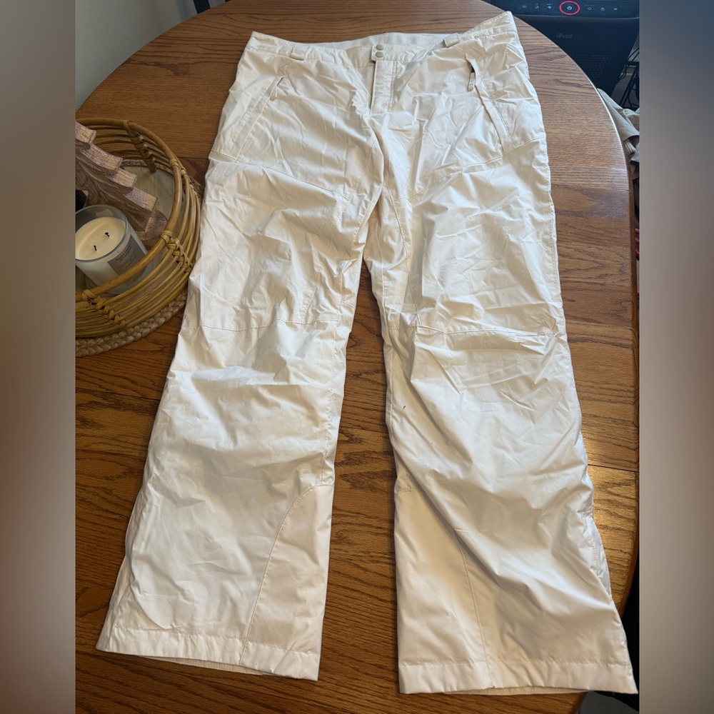 Columbia Snow Pants
Like-New
Worn a handful of times 
Size XL
